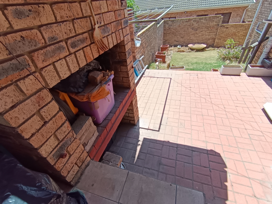 3 Bedroom Property for Sale in Jeffreys Bay Central Eastern Cape